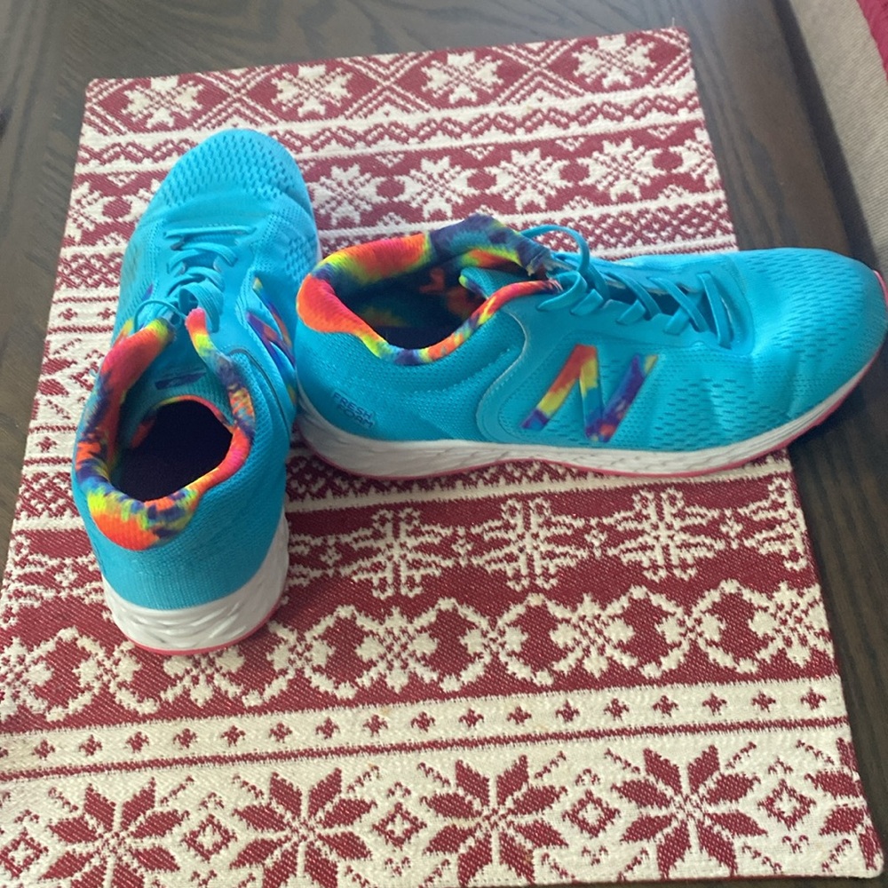 New Balance Sneakers with Lightweight Mesh Upper and Colorful Inner Lining - Picture 2 of 4